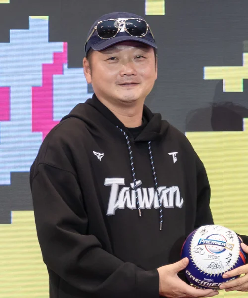 曾豪駒，樂天桃猿，一軍總教練