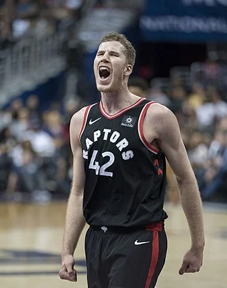 Jakob Poeltl 球員照片