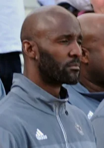 Lloyd Pierce 官方照片