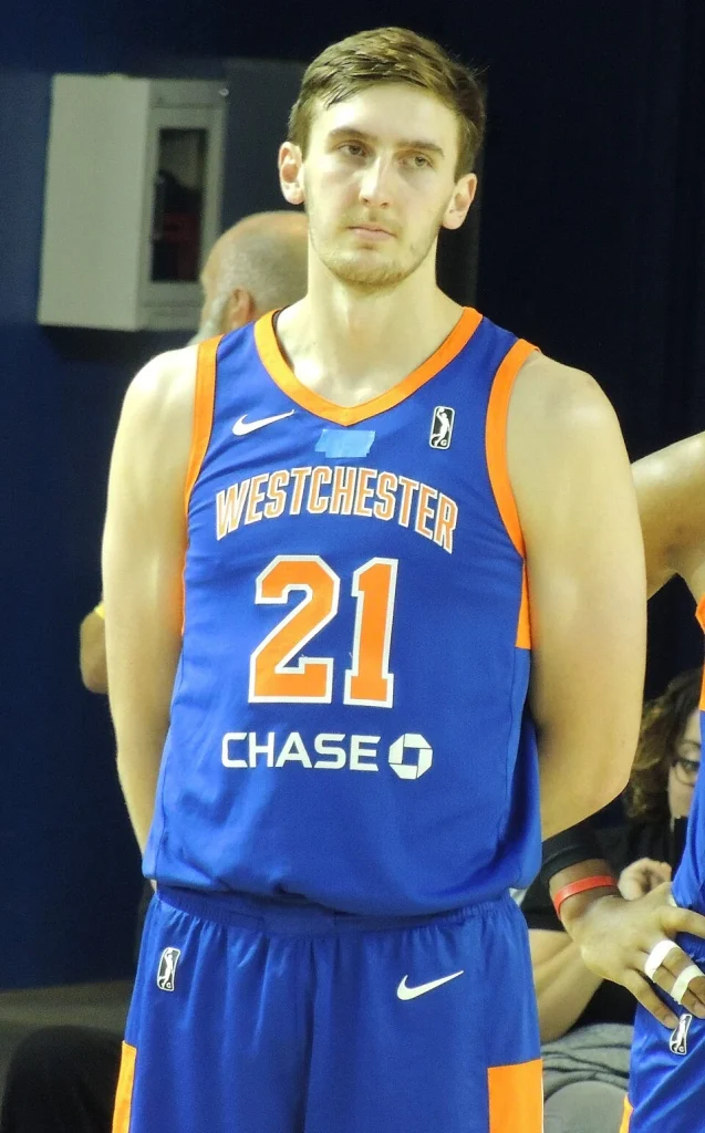Luke Kornet（盧克・柯奈特），馬刺，C-F